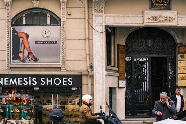 Mağaza Tabelalarının Gücü: Trafik ve Satış Artıran 9 Tür